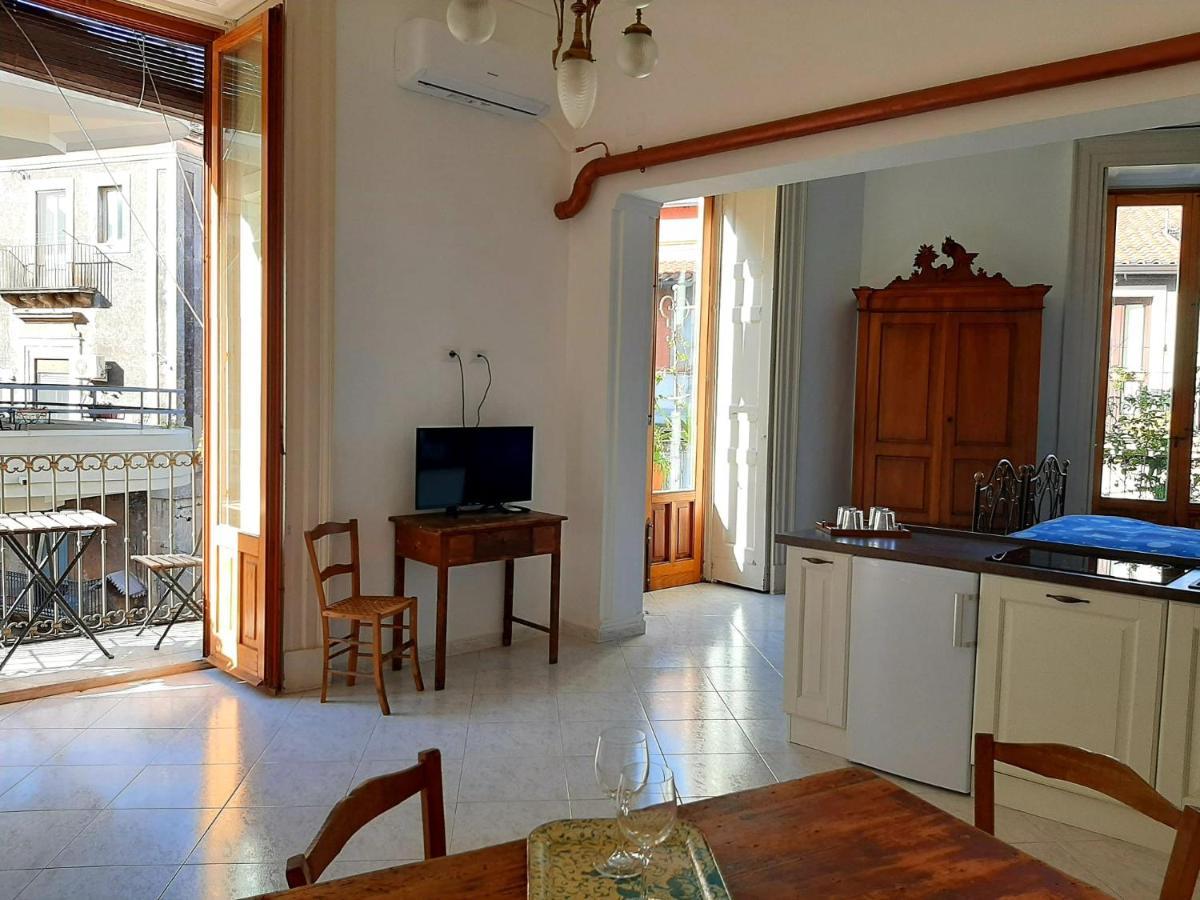 Bellini Apartment Catania Bagian luar foto